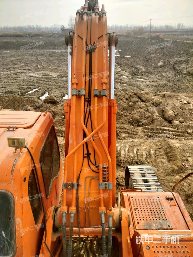 大臂背部俯視（工作和回轉(zhuǎn)裝置）