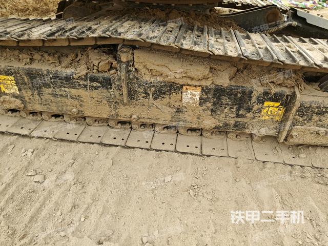 右驅(qū)動輪（行走機構(gòu)）