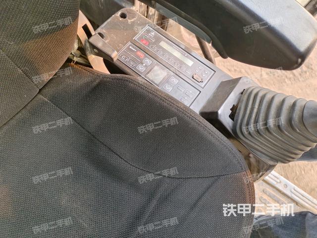 座椅左側(cè)控制臺/音響/含左手柄（駕駛室部分）