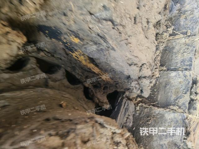 右驅(qū)動輪（行走機(jī)構(gòu)）