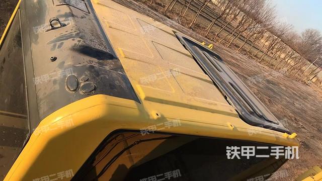 駕駛室頂部(整機外觀) 駕駛室頂部(整機外觀)