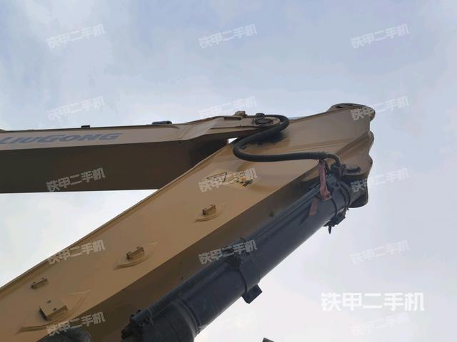 大臂油缸整體?豎拍(工作和回轉(zhuǎn)裝置) 大臂油缸整體?豎拍(工作和回轉(zhuǎn)裝置)