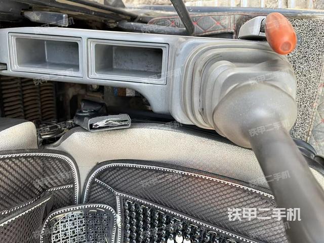 座椅左側(cè)控制臺/音響/含左手柄（駕駛室部分）