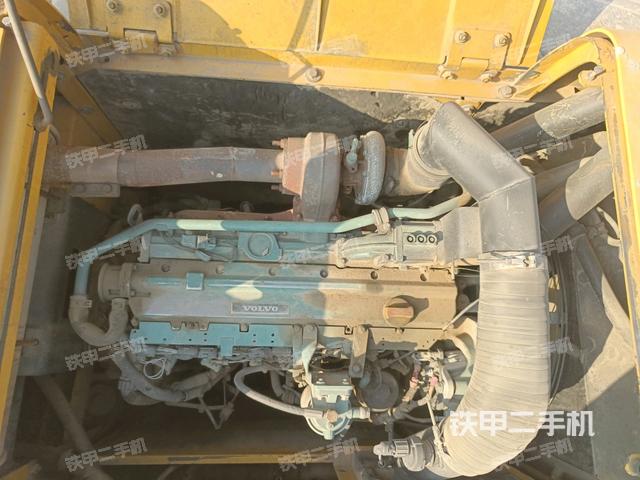 發(fā)動(dòng)機(jī)室（上車部件）