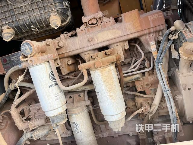 發(fā)動機(jī)右側(cè)（整機(jī)外觀及大件）