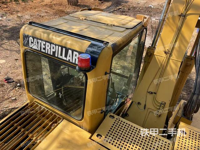 驾驶室顶部（整机外观）