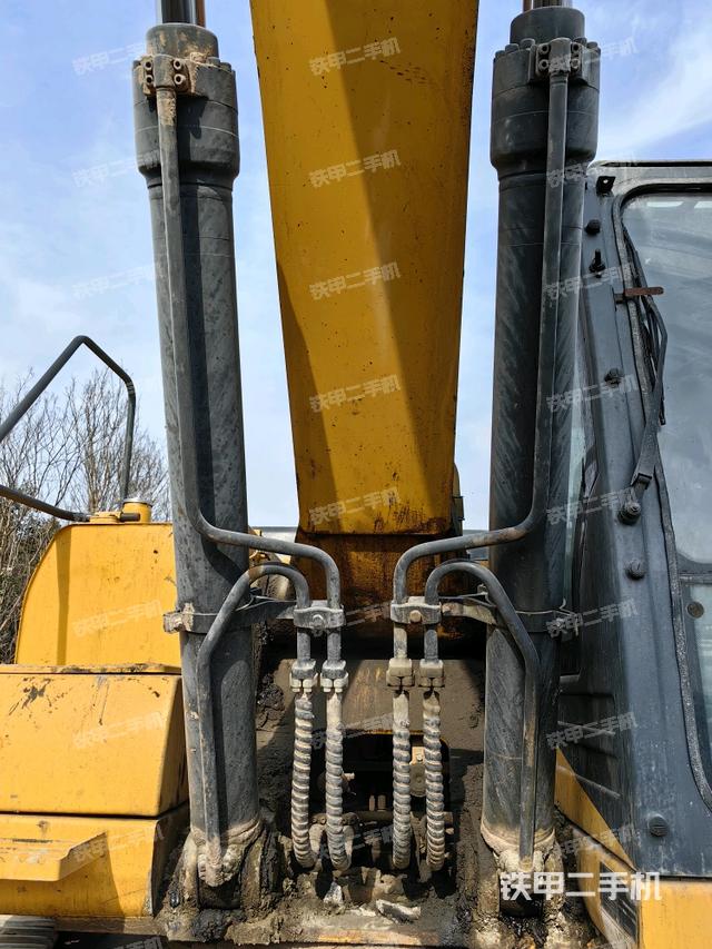 大臂油缸整體?豎拍（工作和回轉(zhuǎn)裝置）