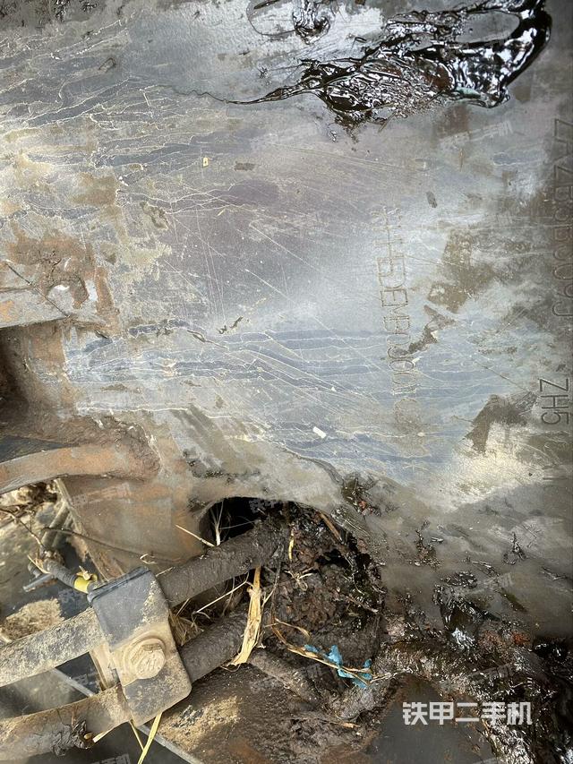 轉(zhuǎn)盤和下車架正前（工作和回轉(zhuǎn)裝置）