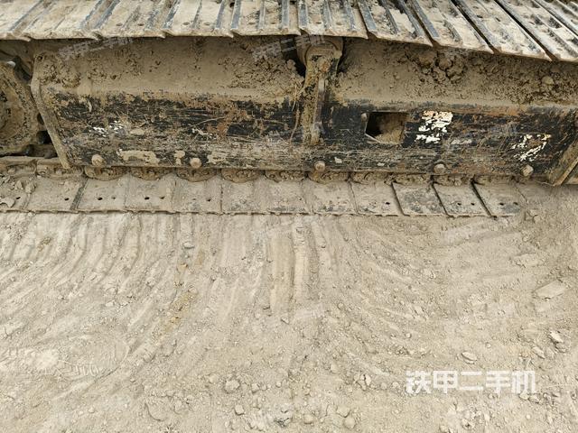 左驅(qū)動輪（行走機構(gòu)）