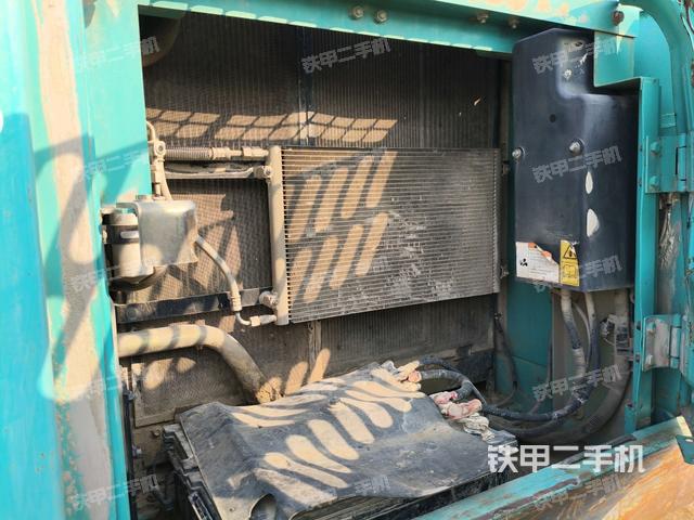 散熱器正面(大件艙室) 散熱器正面(大件艙室)