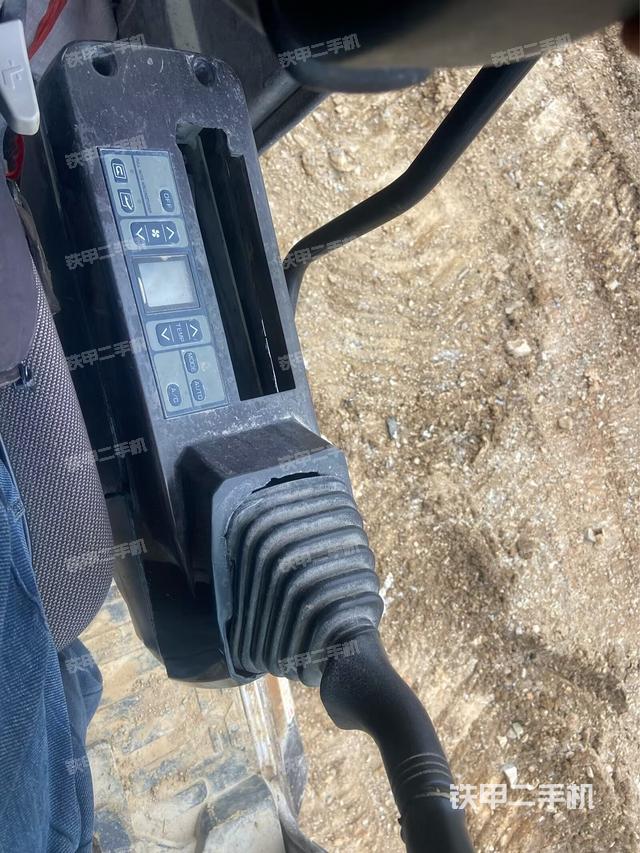 座椅左側(cè)控制臺(tái)/音響/含左手柄（駕駛室部分）