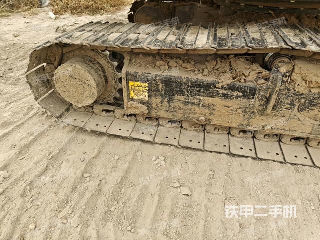 左驅(qū)動輪（行走機構(gòu)）