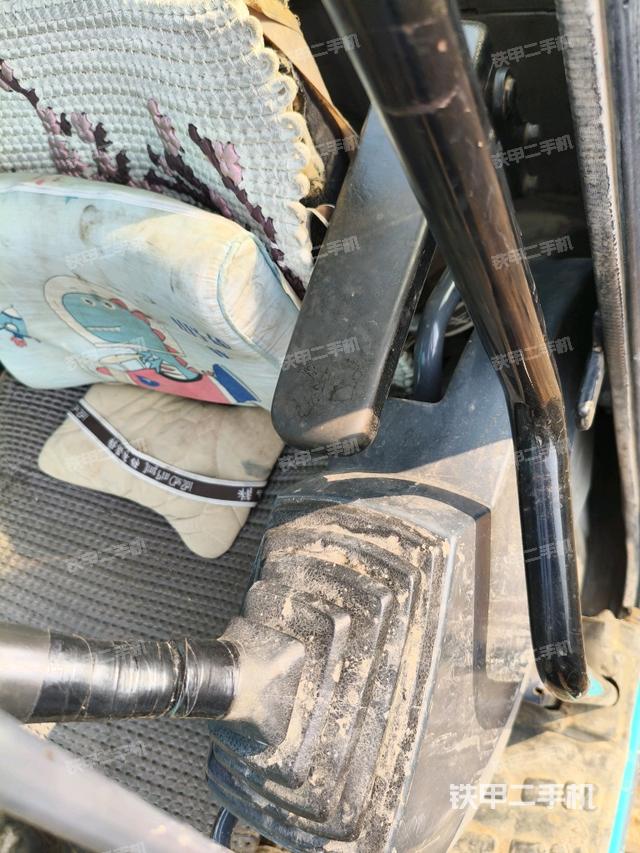 座椅右側控制臺/鑰匙門/油門/含右手柄(駕駛室部分) 座椅右側控制臺/鑰匙門/油門/含右手柄(駕駛室部分)