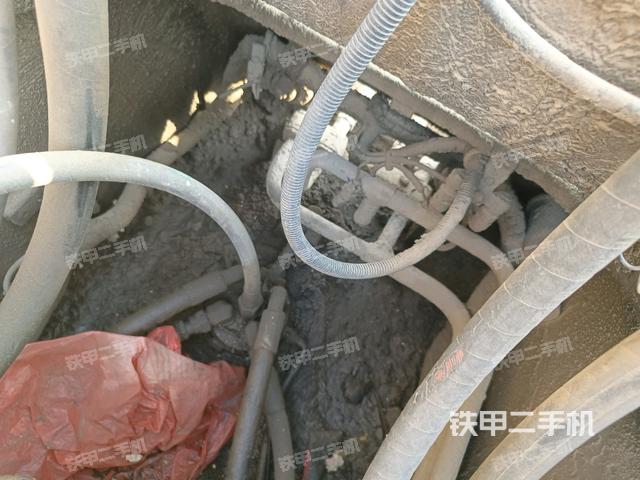 中央回轉(zhuǎn)接頭特寫（上車部件）