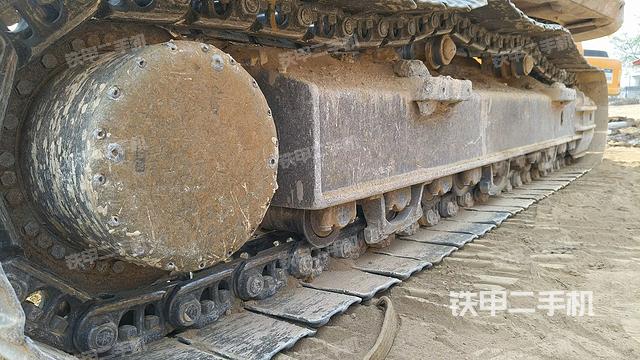 右側(cè)履帶整體(行走機(jī)構(gòu)) 右側(cè)履帶整體(行走機(jī)構(gòu))