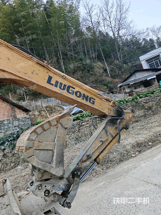 小臂整體左后(工作和回轉(zhuǎn)裝置) 小臂整體左后(工作和回轉(zhuǎn)裝置)