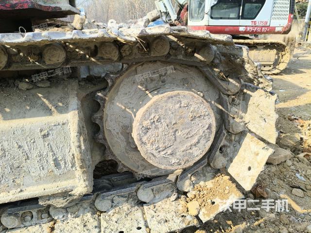 右驅(qū)動輪（行走機構(gòu)）