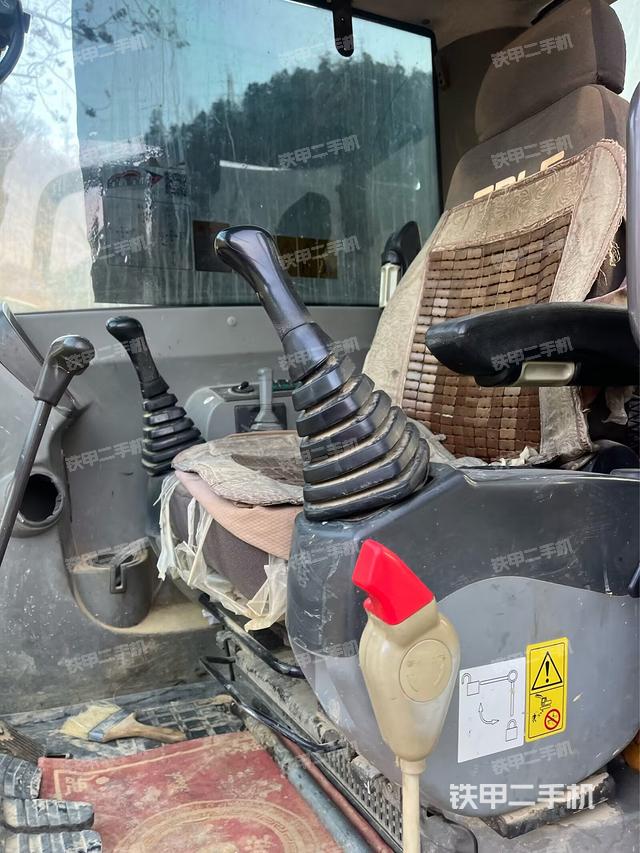 駕駛室整體（整機(jī)外觀）