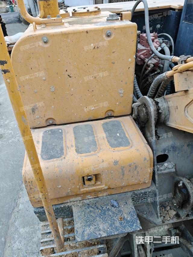 轉(zhuǎn)盤和下車架正前(工作和回轉(zhuǎn)裝置) 轉(zhuǎn)盤和下車架正前(工作和回轉(zhuǎn)裝置)