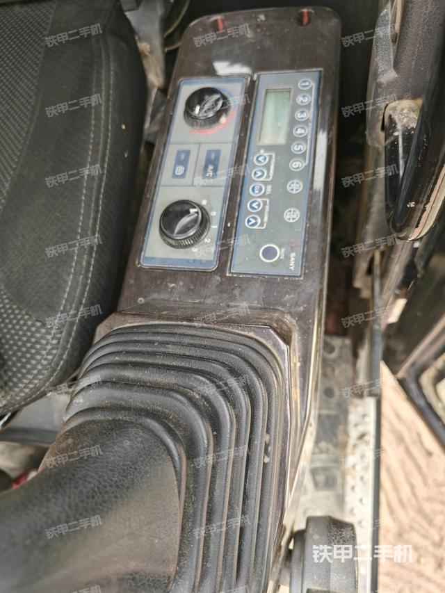 座椅左側(cè)控制臺/音響/含左手柄（駕駛室部分）