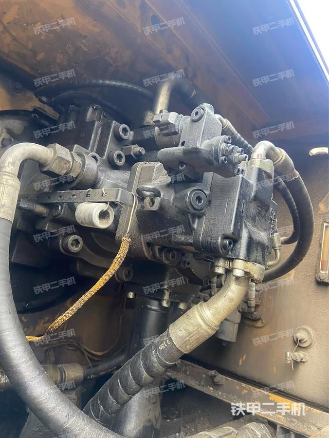 液壓泵斜45?左（大件艙室）