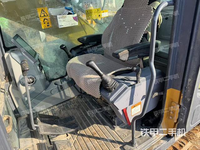 座椅左側(cè)控制臺(tái)/音響/含左手柄(駕駛室部分) 座椅左側(cè)控制臺(tái)/音響/含左手柄(駕駛室部分)