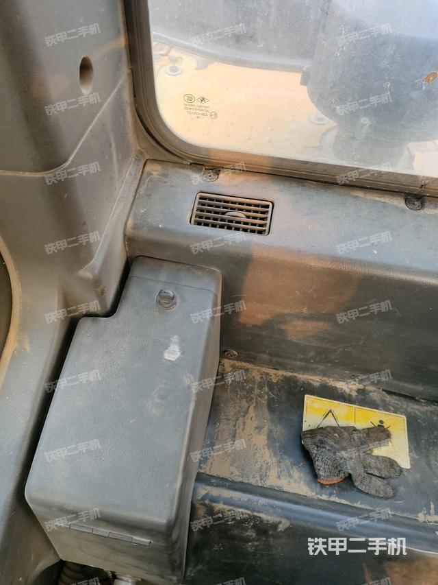 后窗玻璃角標(biāo)（駕駛室部分）