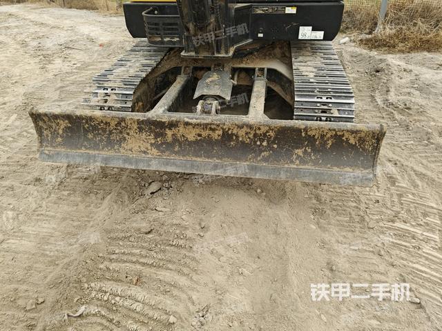 轉(zhuǎn)盤和下車架正前（工作和回轉(zhuǎn)裝置）