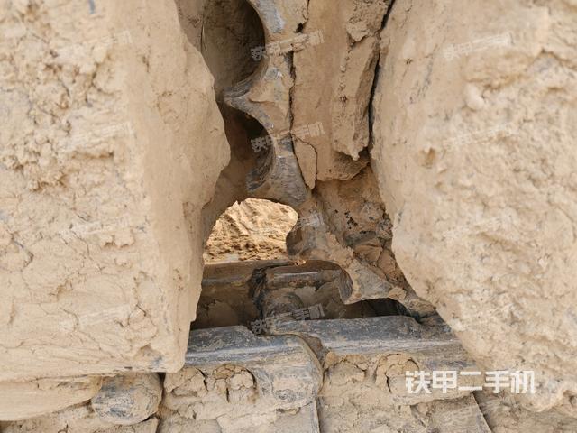 左驅(qū)動輪（行走機構(gòu)）