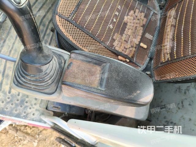 座椅左側(cè)控制臺/音響/含左手柄（駕駛室部分）