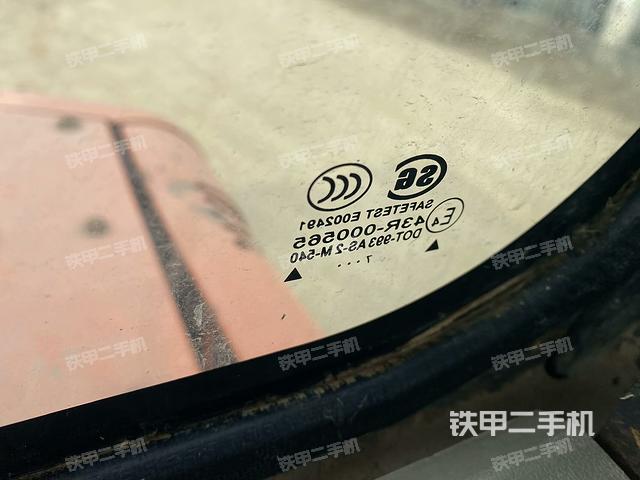 后窗玻璃角標（駕駛室部分）