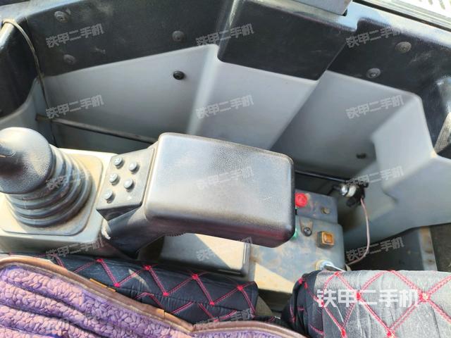 座椅左側(cè)控制臺(tái)/音響/含左手柄（駕駛室部分）