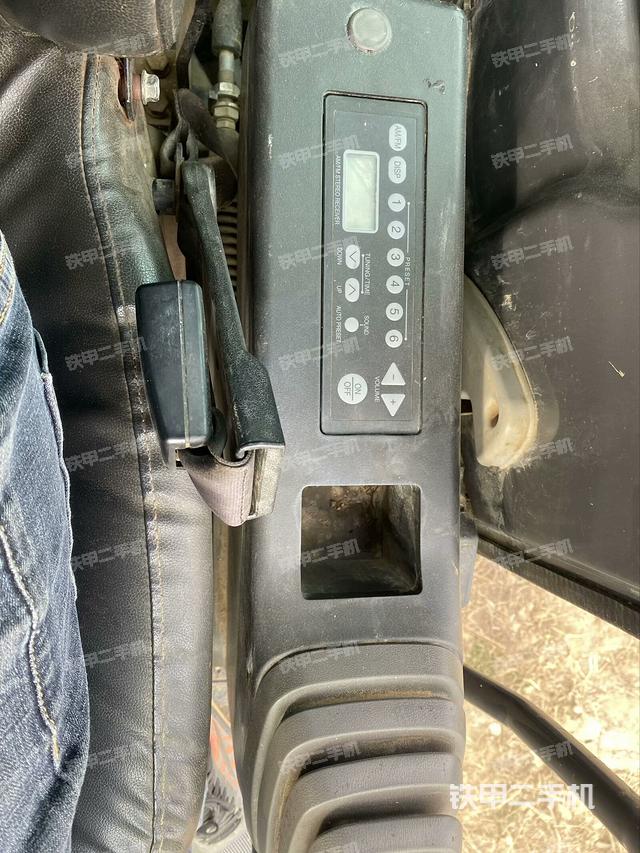 座椅左側(cè)控制臺/音響/含左手柄（駕駛室部分）
