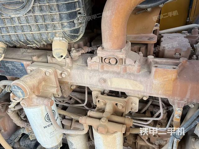 發(fā)動機(jī)左側(cè)（整機(jī)外觀及大件）