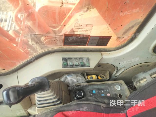 座椅右側(cè)控制臺/鑰匙門/油門/含右手柄（駕駛室部分）