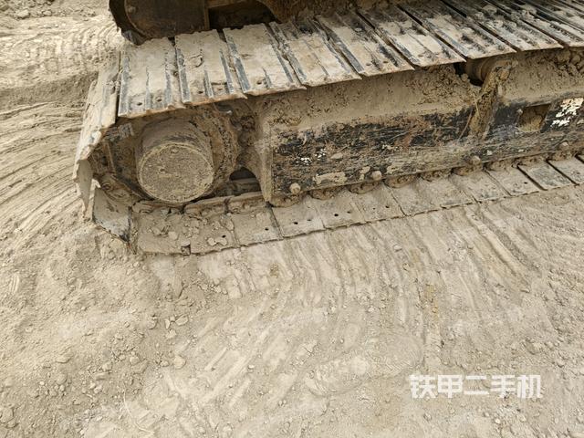 右驅(qū)動輪（行走機構(gòu)）