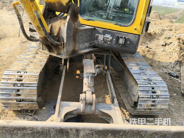 轉(zhuǎn)盤和下車架正前(工作和回轉(zhuǎn)裝置) 轉(zhuǎn)盤和下車架正前(工作和回轉(zhuǎn)裝置)