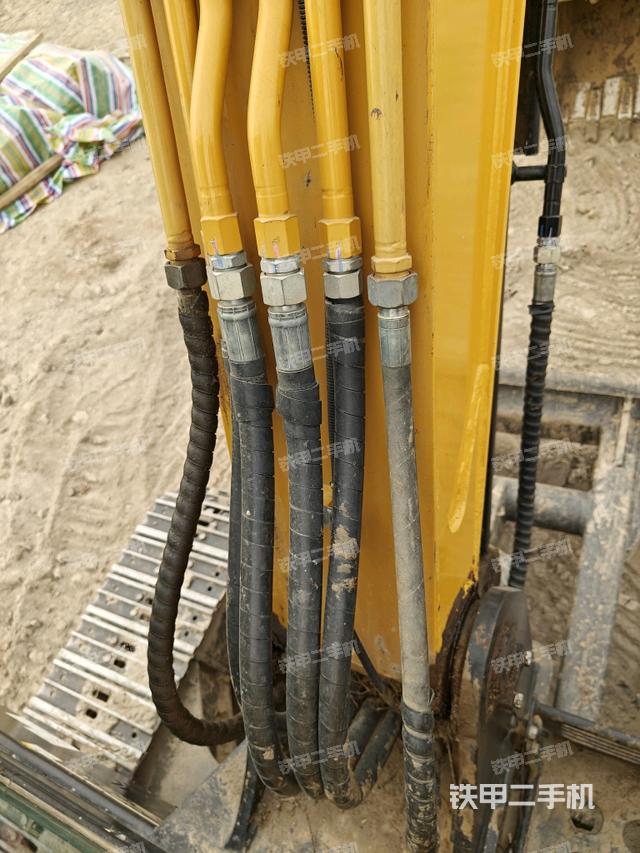 大臂背部俯視（工作和回轉(zhuǎn)裝置）