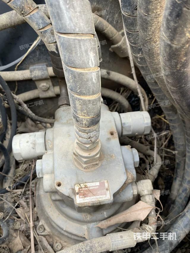 回轉(zhuǎn)馬達（上車部件）