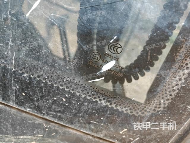 后窗玻璃角標(駕駛室部分) 后窗玻璃角標(駕駛室部分)