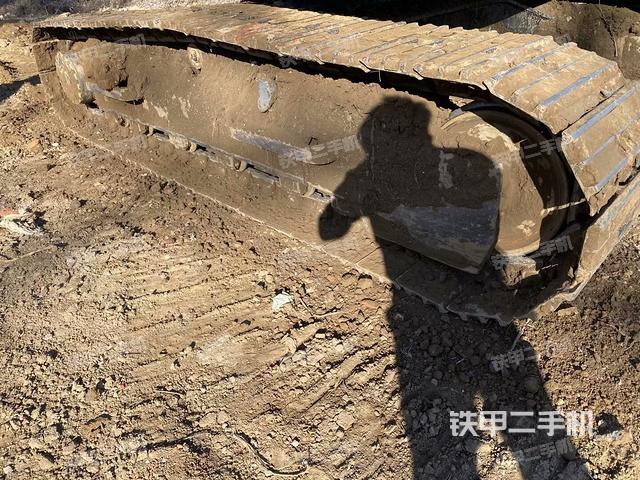 單側(cè)履帶整體(整機外觀) 單側(cè)履帶整體(整機外觀)