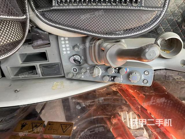 座椅右側(cè)控制臺/鑰匙門/油門/含右手柄（駕駛室部分）