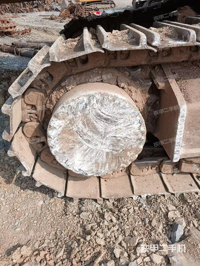 左驅(qū)動輪（行走機構(gòu)）