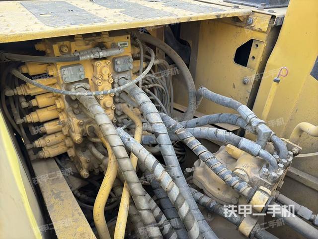 回轉(zhuǎn)馬達和主控閥（整機外觀）