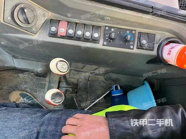 駕駛室操作臺（整機(jī)外觀及大件）