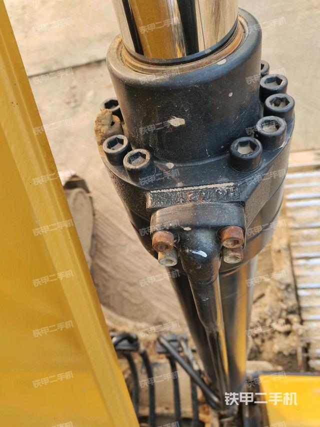 大臂油缸整體?豎拍（工作和回轉(zhuǎn)裝置）