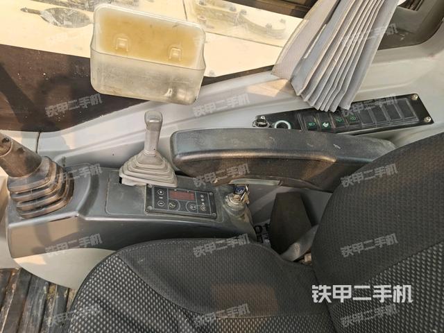 座椅右側(cè)控制臺(tái)/鑰匙門/油門/含右手柄(駕駛室部分) 座椅右側(cè)控制臺(tái)/鑰匙門/油門/含右手柄(駕駛室部分)
