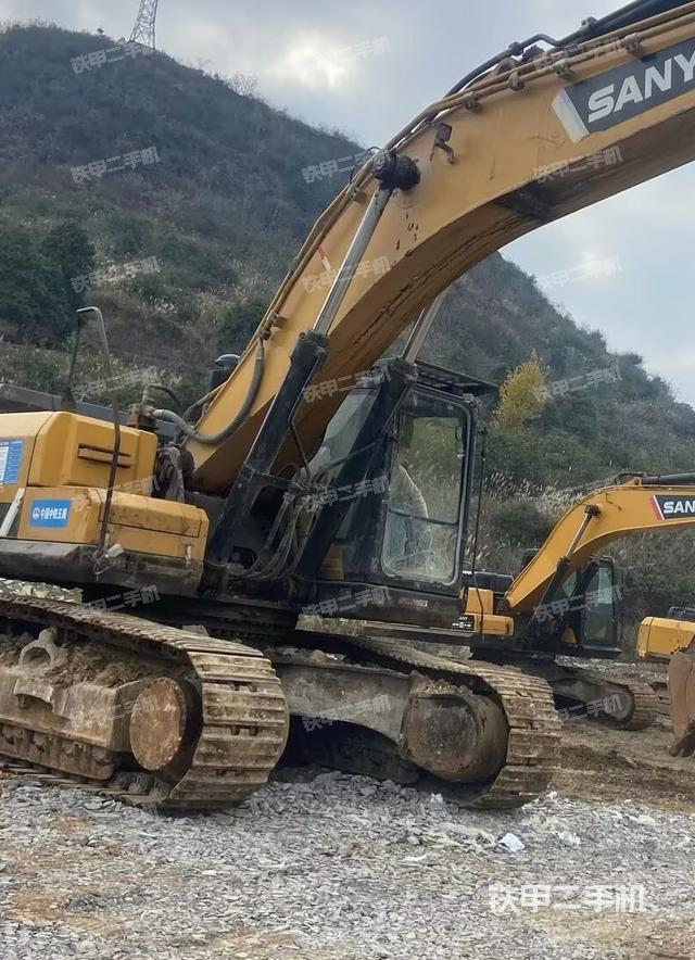 大臂油缸整體?豎拍（工作和回轉(zhuǎn)裝置）