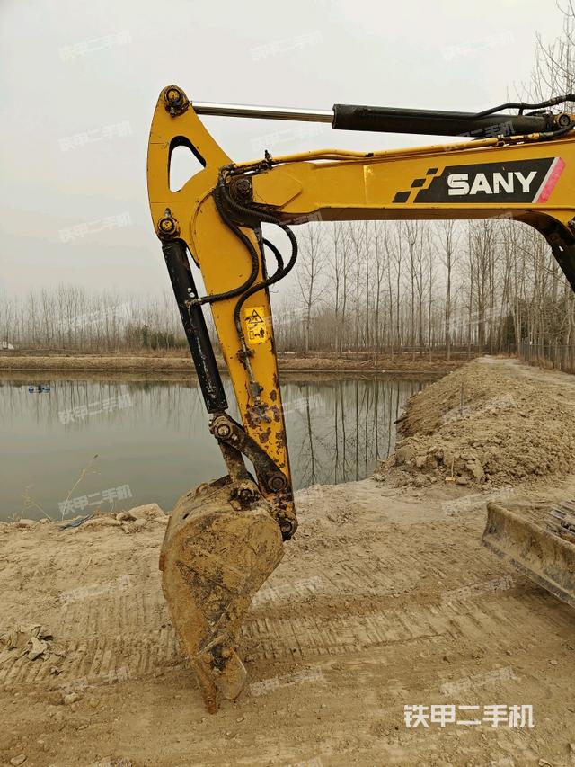 鏟斗右后整體（工作和回轉(zhuǎn)裝置）