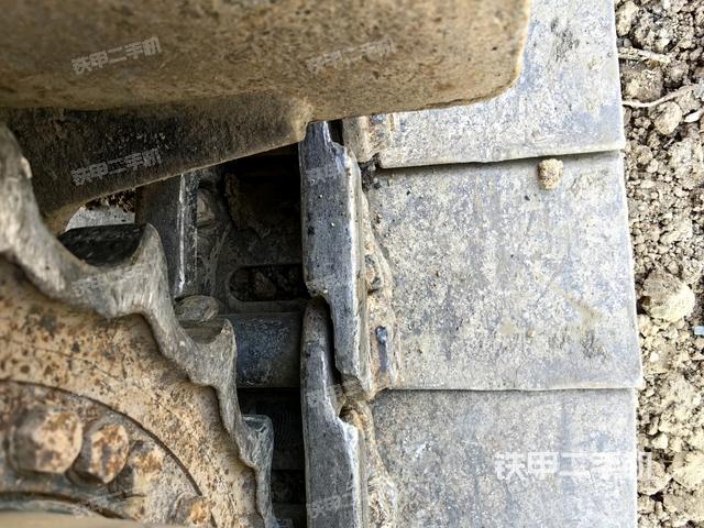 左驅(qū)動輪（行走機構(gòu)）